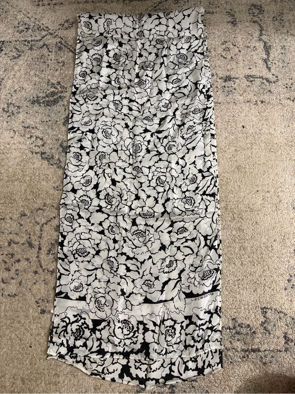 Vintage 1980s Liz Claiborne bold monochromatic floral print 50” scarf